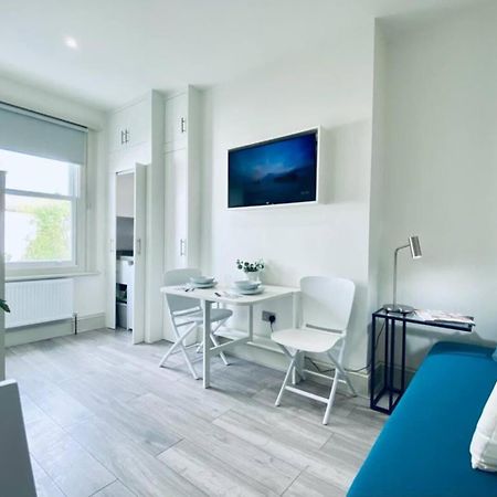 Apt 08 Beachside Beauty Central Studio Steps From Cafes Hove Esterno foto